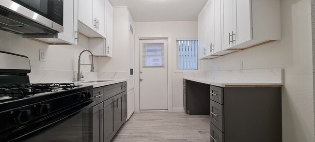 Building Photo - 1 Br in the Heart of Orange