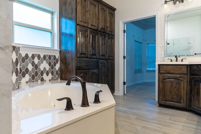 Building Photo - "Coming Soon! Spacious 4-Bed, 3-Bath Home in Killeen's Preston Hollow – 2781 Sq Ft of Comfort!"