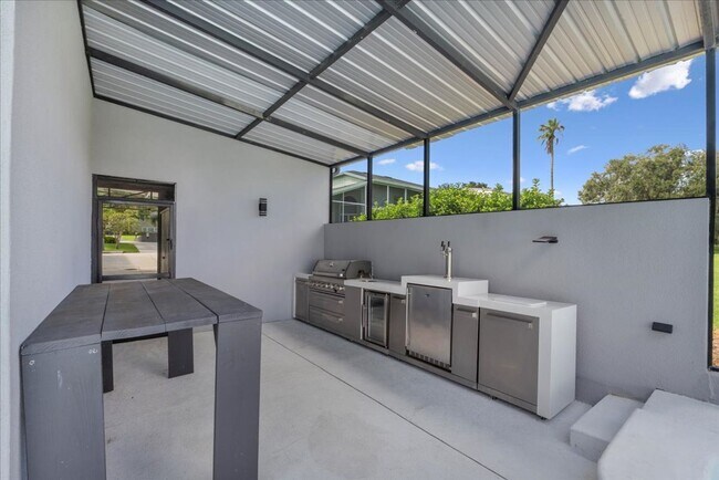 Building Photo - 3824 Gaines Dr