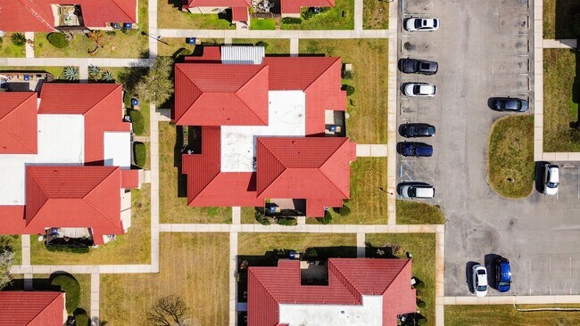 Building Photo - Spanish-Style 3 Bedroom, 2.5 Bath Mediterranean Rooftop Townhouse – Basic Cable & Wi-Fi Included!