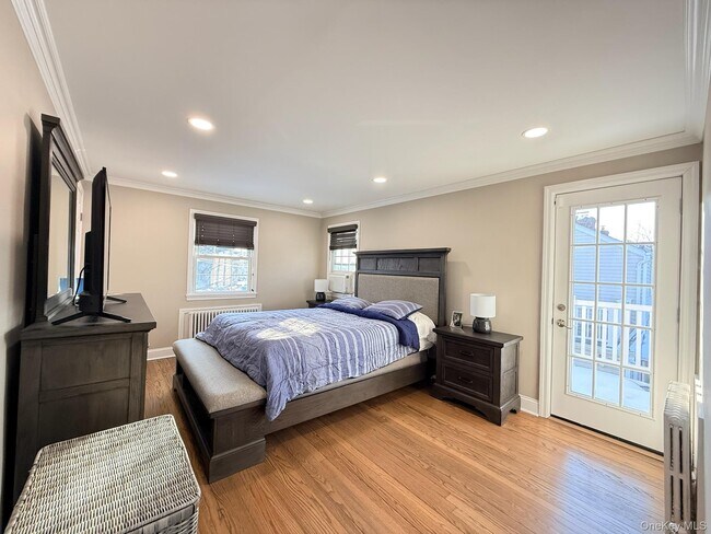 Building Photo - 201 Sydney Ave