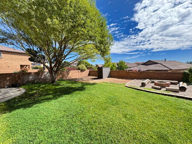 Building Photo - Wonderful 2 Story 3 BR Home in Loma Colorado