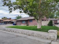 Building Photo - 3 Bd 2 Bath Over 2500 sq ft in Sandy