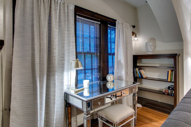 Building Photo - 131 S 39th St