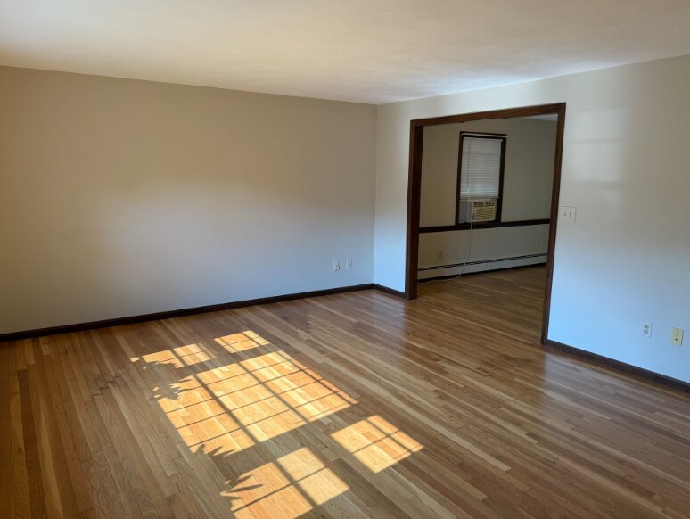 Building Photo - 17 Circle Rd