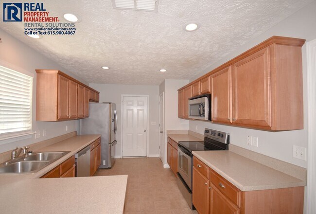 Building Photo - Beautiful 3BR+Bonus/4th Bedroom, triple Blackman schools! Screened in porch and fenced in backyard!
