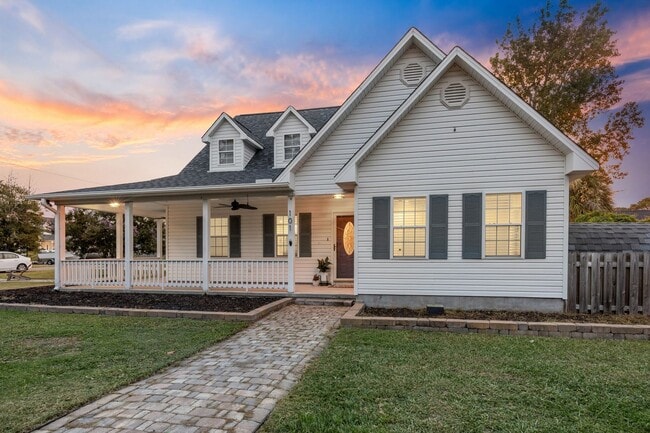 Building Photo - 101 Sixth St N