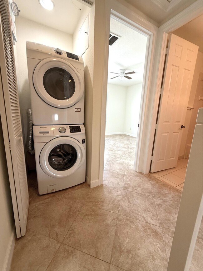 Building Photo - 960 Millbrae Ct