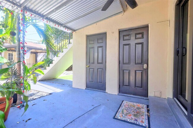 Building Photo - 3522 SW 25th St