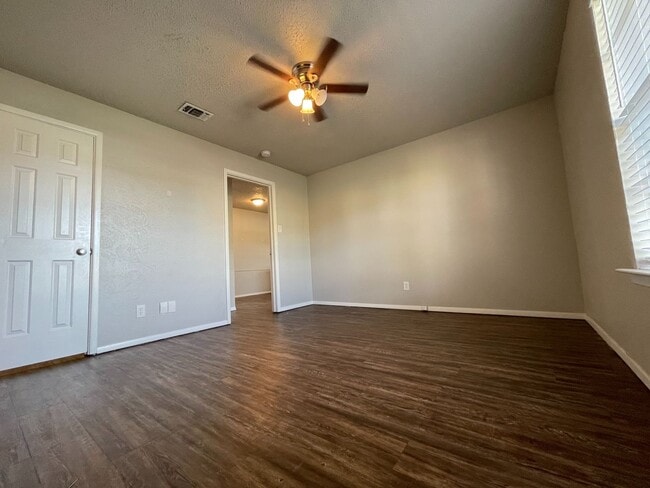 Building Photo - Charming 1-Bedroom Quad in Fort Worth – 80...