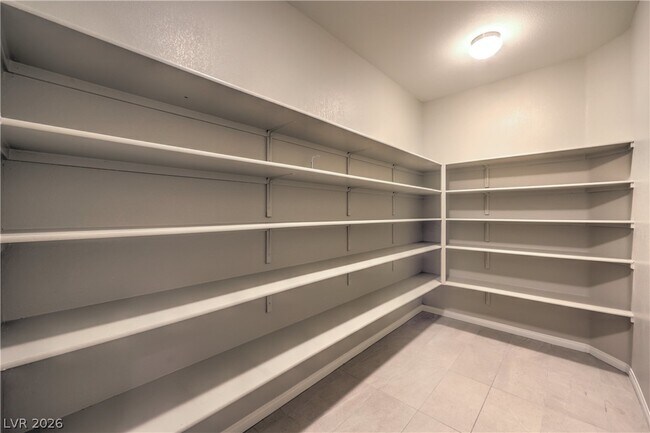 Building Photo - 3213 Molinos Dr