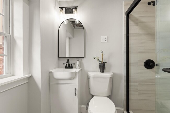 Building Photo - 129 Maple Ave