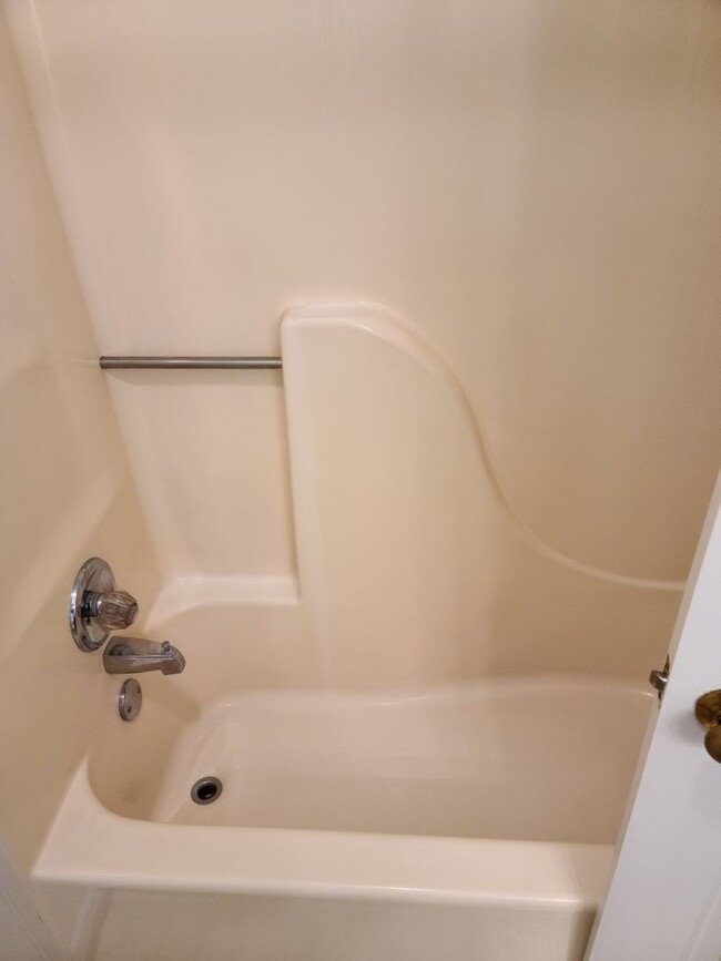 Building Photo - Charming 3 bedroom House with a Huge Yard ...