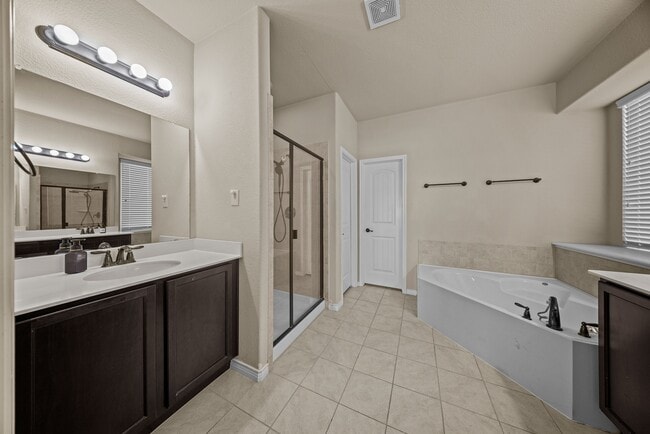 Building Photo - 115 Parkwood Dr