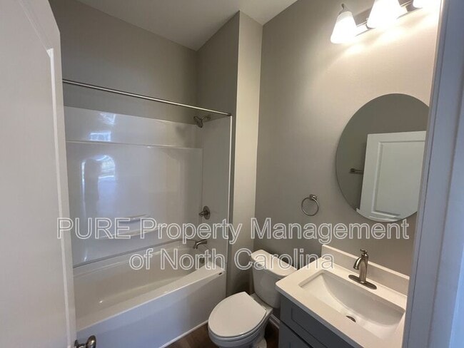 Building Photo - 608 S Yadkin Ave
