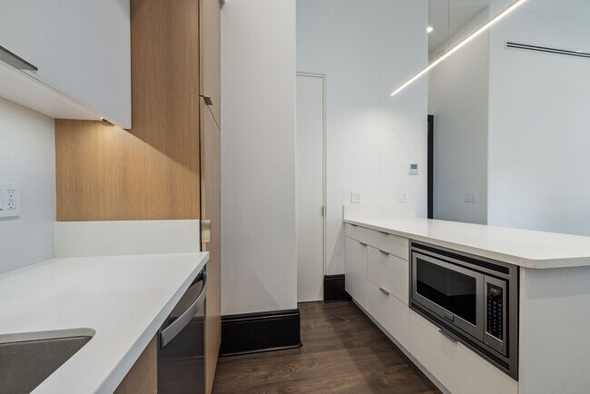 Building Photo - Historic Charm with Live-Work Flexibility in Downtown Honolulu