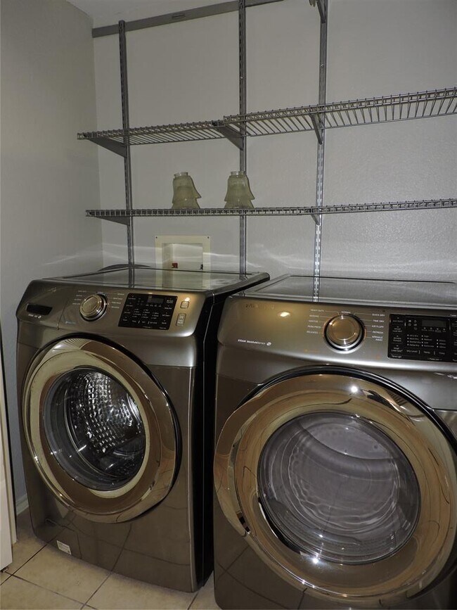 Building Photo - 9201 Brodie Ln