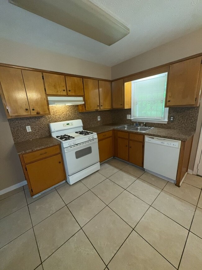 Building Photo - 101 Habitat Ct