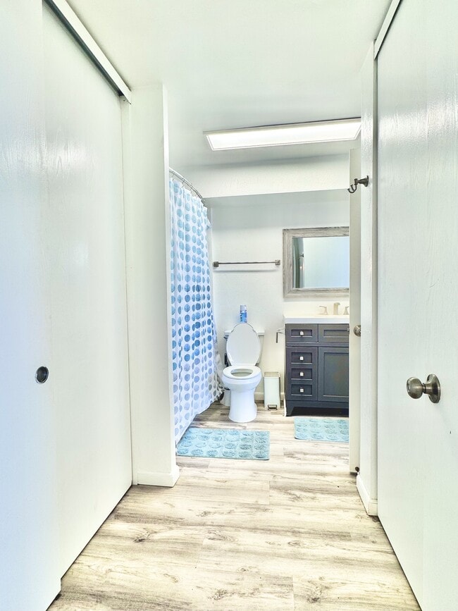 Building Photo - 493 Pio Dr