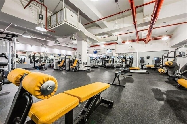 Building Photo - 365 Bridge St