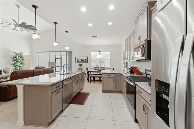 Building Photo - 1033 Sawgrass Dr