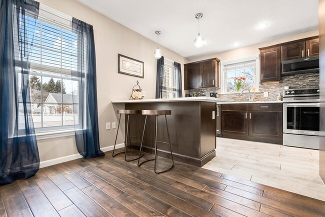 Building Photo - 98 Poplar St