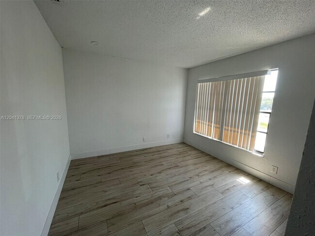 Building Photo - 2580 Coral Springs Dr