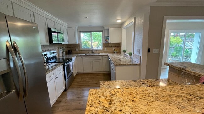 Building Photo - 2 Fallgreen Ct