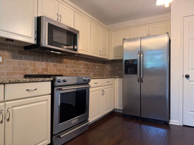 Building Photo - 303 Norvich Ct