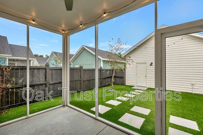 Building Photo - 3 Clearblue Lp