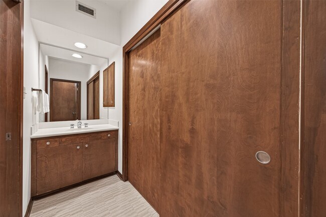 Building Photo - 10614 Fairlane Dr