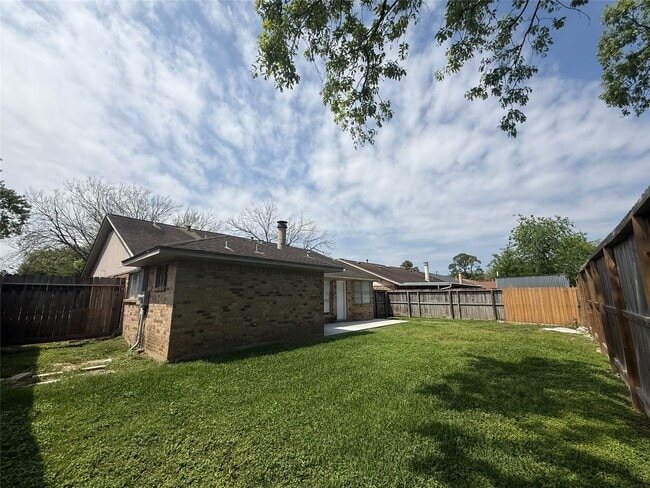 Building Photo - 4223 Steep Rock Dr