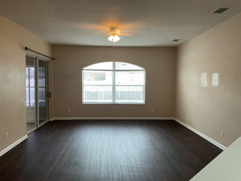 Building Photo - 2030 Samantha Ln