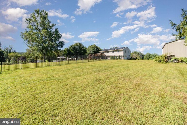 Building Photo - 1145 Highland Dr