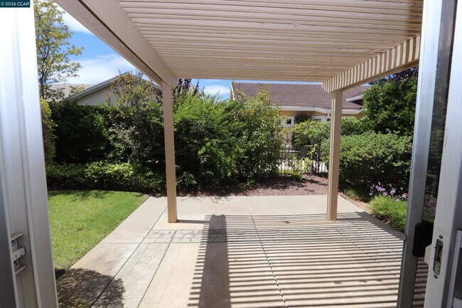 Building Photo - 567 Quindell Way