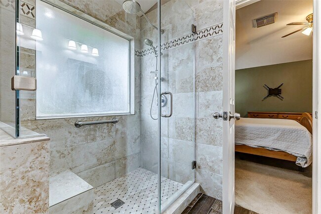 Building Photo - 6303 Applewood Forest Dr