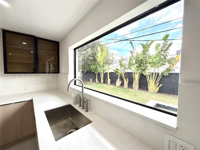 Building Photo - 9410 SW 55th St