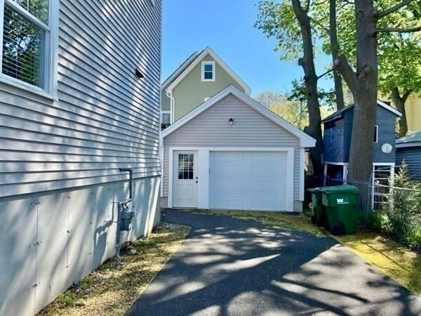 Building Photo - 9 Sherman St