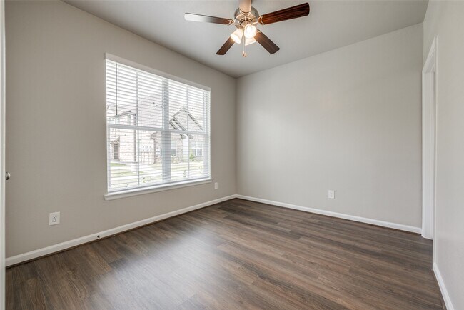 Building Photo - 123 Pk Pl Cir