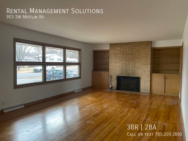 Building Photo - *RETRO KITCHEN & HUGE BASEMENT* 903 SW Mif...