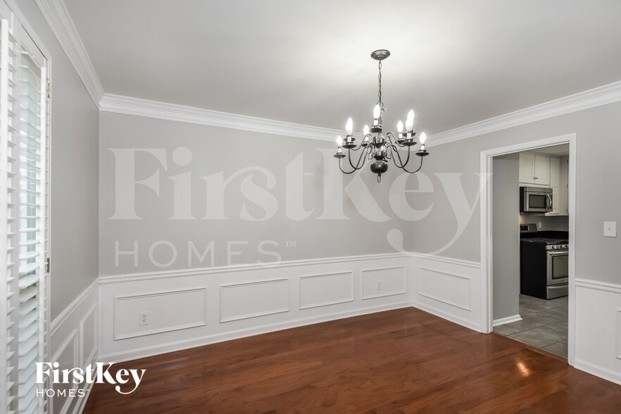 Building Photo - 3601 Robinson Walk Dr