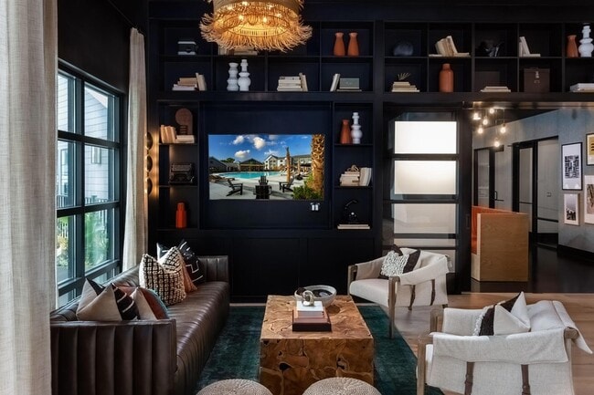 Building Photo - 2403 Mall Dr