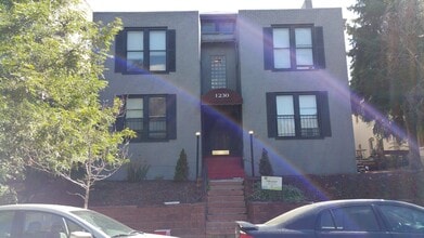 Building Photo - Charming Cap Hill 1 Bedroom w/ Claw Foot Tub