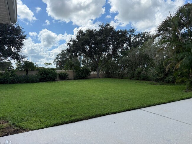Building Photo - 4 Bedroom 3 Bath Single Family Home Laurel...