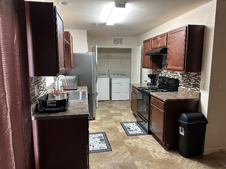 Building Photo - 522 Jernigan St