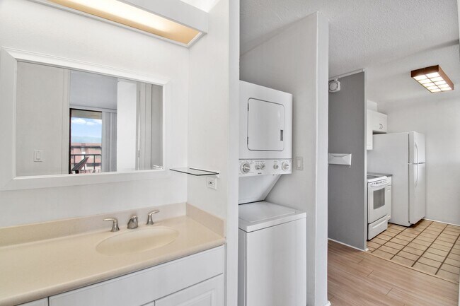 Building Photo - Beautiful 1 Bedroom Condo