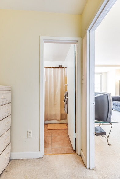 Building Photo - 1121 ARLINGTON Blvd