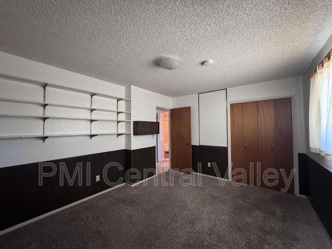 Building Photo - 4650 Dahlia Dr