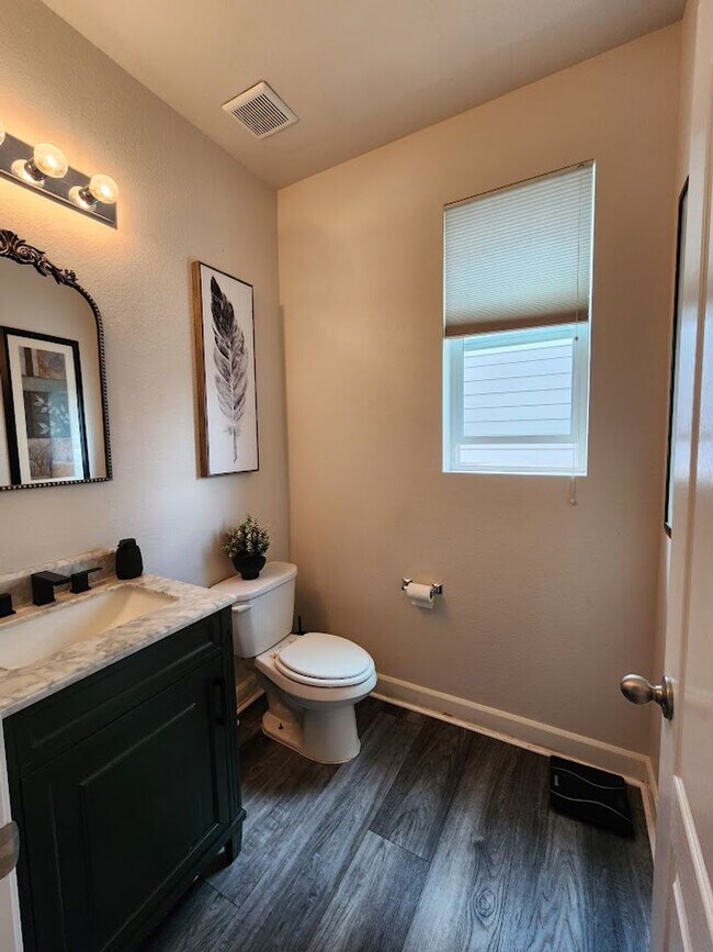 Building Photo - Long Realty & Property Management - 5 bedroom Stunning Home with Full Finished Basement