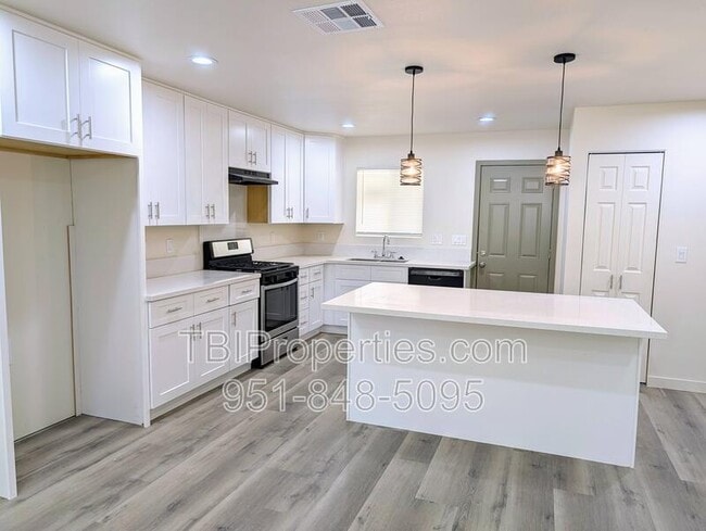 Building Photo - 1358 N Murray St